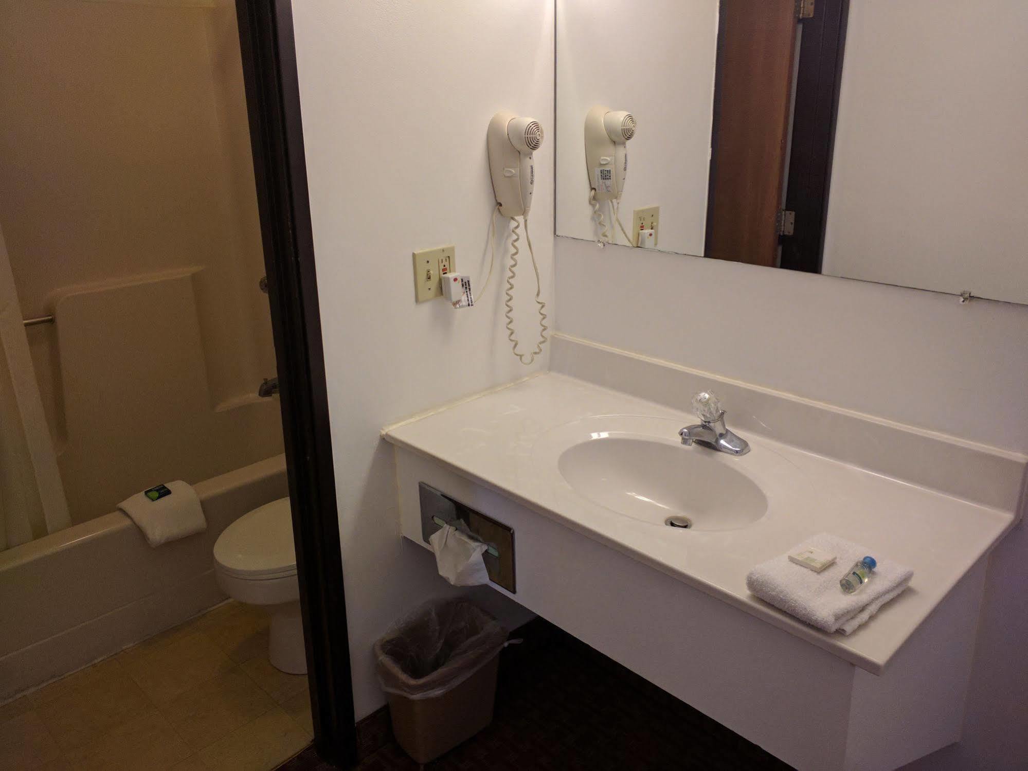 Value Inn Harrisburg-York Valley Green Экстерьер фото